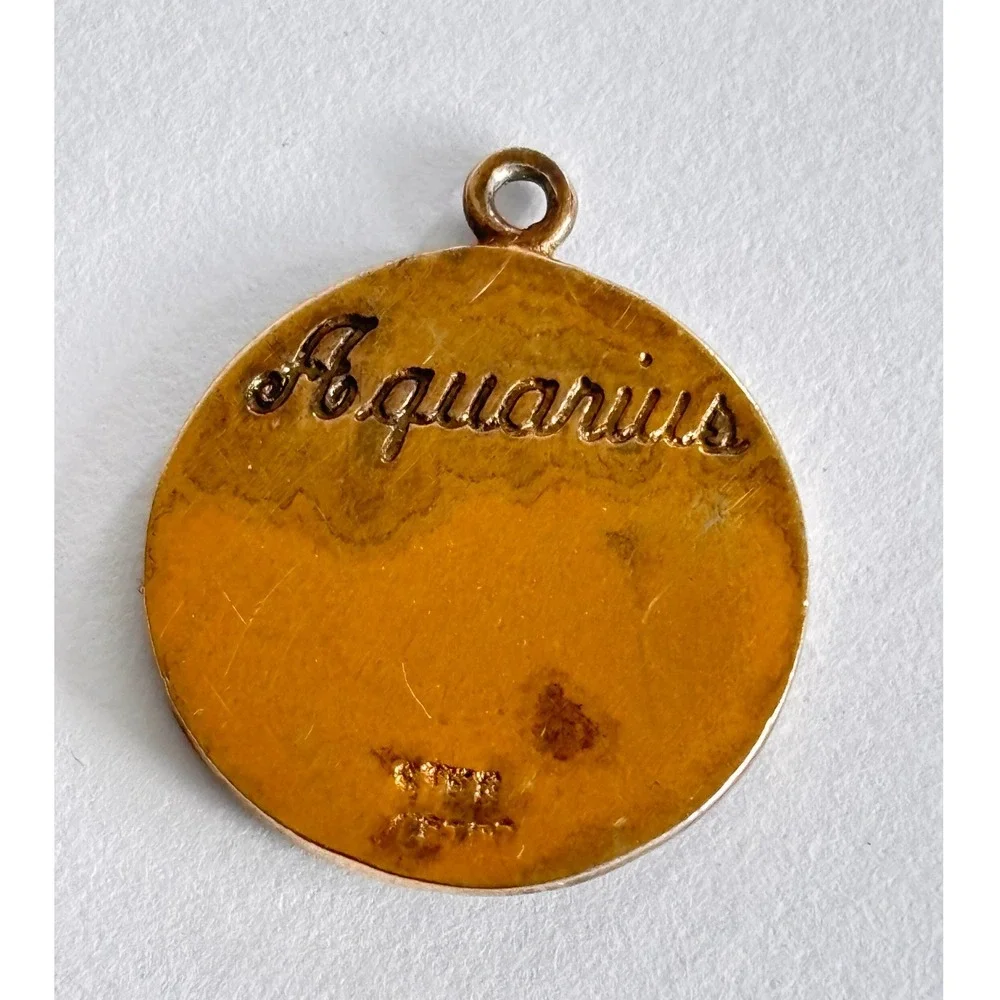 Vintage Aquarius Zodiac Sign Pendant Gold Tone Round Astrology‎ Charm Pendant